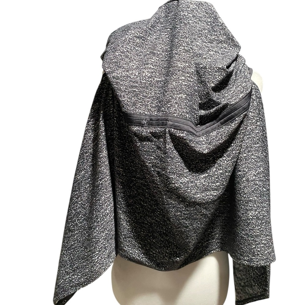 Lululemon Vinyasa Wrap Running Luon Suited‎ Jacquard White Black Sweater Cape - Picture 7 of 8